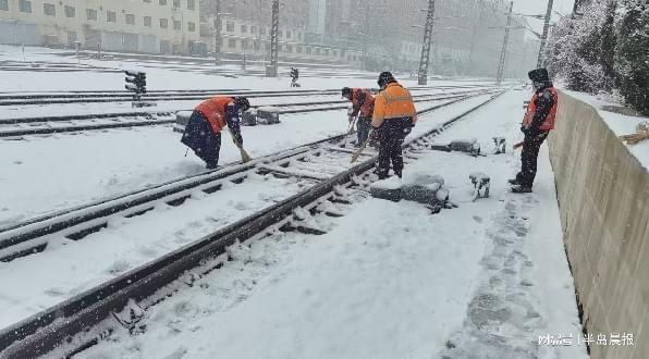 而至 致敬严冬里的坚守！尊龙凯时网今冬初雪翩然(图5)