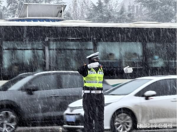 而至 致敬严冬里的坚守！尊龙凯时网今冬初雪翩然(图4)