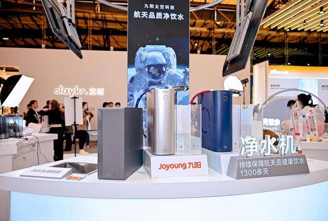 行业以AI破局跨界、健康引领消费新趋势尊龙凯时网AWE 2025观察：家电(图9)