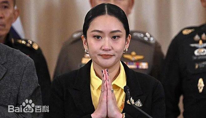 根本原因曝光：犯下三大致命错误神仙救不了！尊龙凯时app网站踩到政治炸弹！佩通坦倒台(图1)